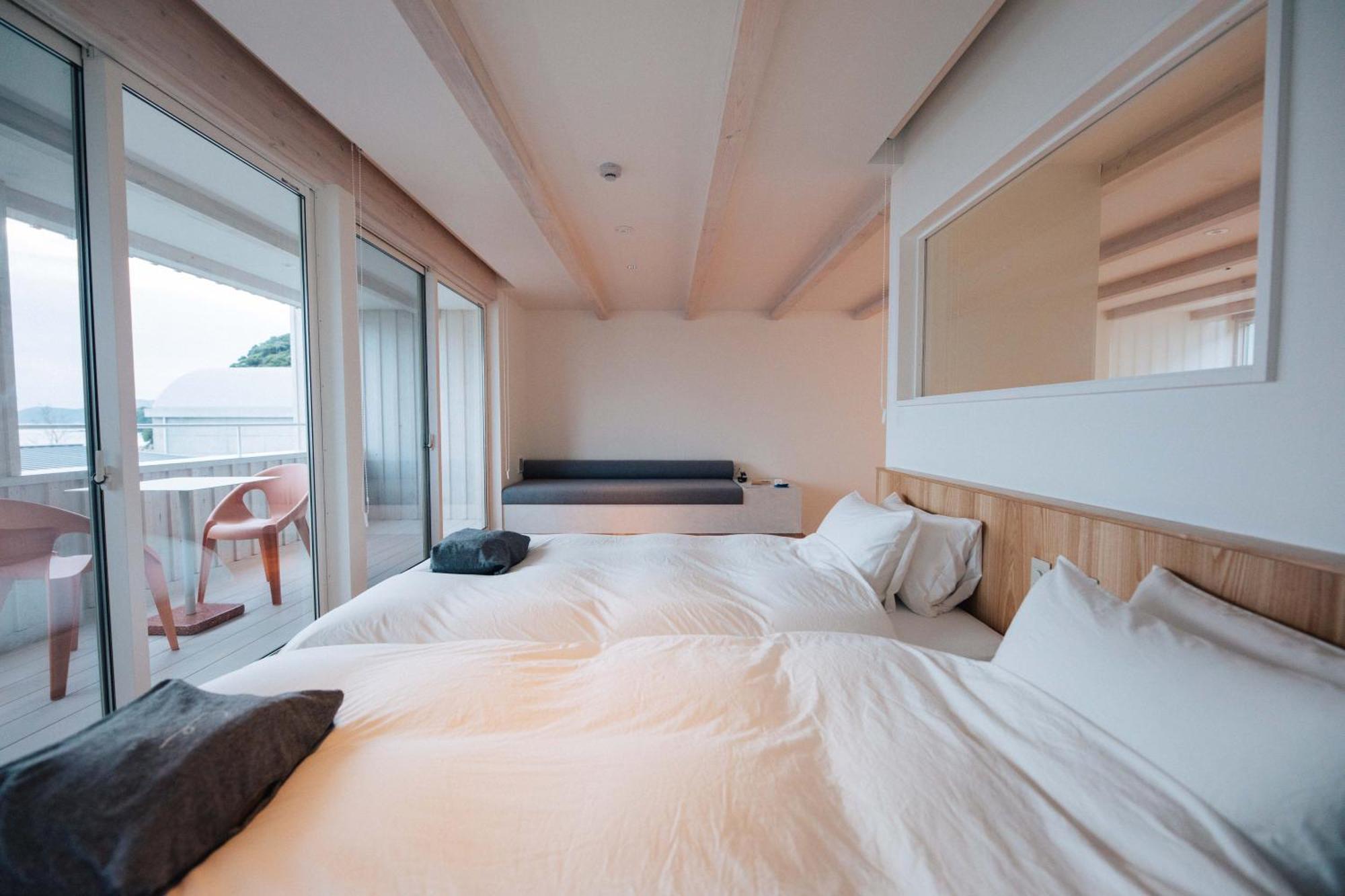 Colorit Goto Islands Hotel Bagian luar foto