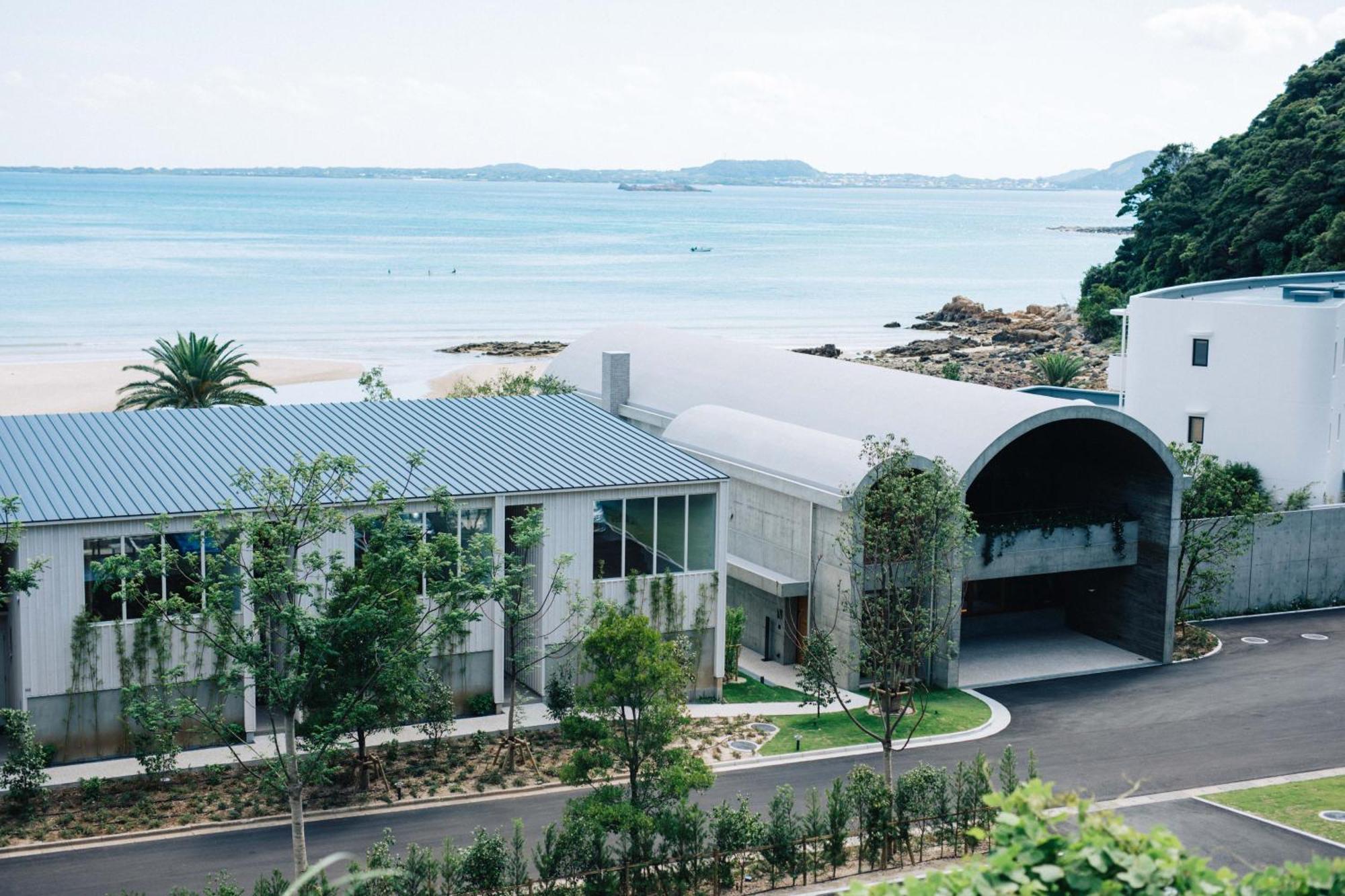 Colorit Goto Islands Hotel Bagian luar foto